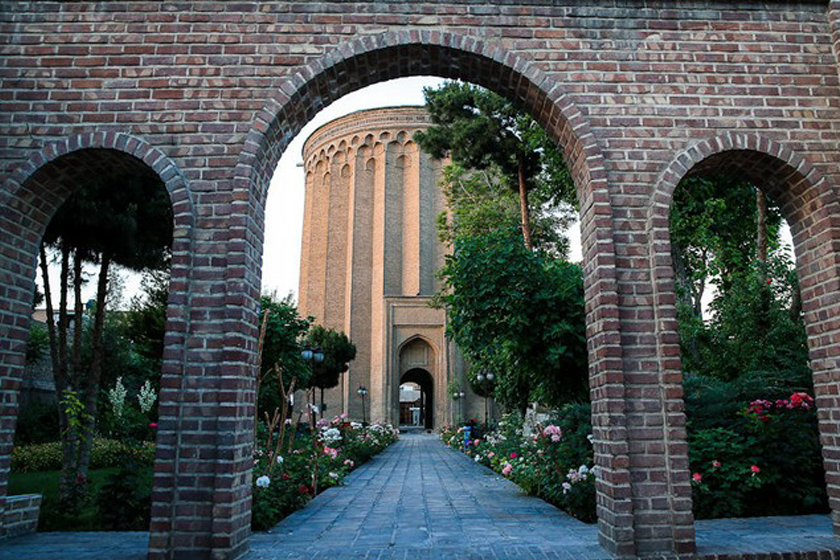 برج طغرل از جاهای دیدنی تهران
