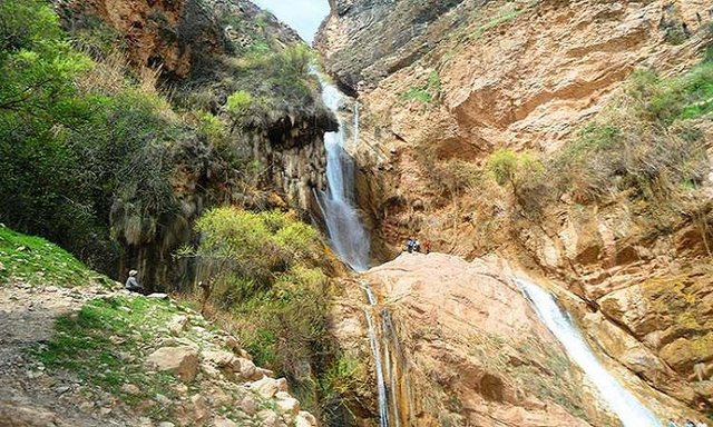 مکان دیدنی آبشار نوژیان در لرستان