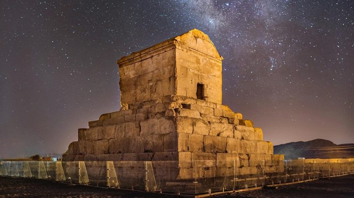 Cyrus-the-Great-Tomb-Pasargadae-Shiraz-696x391.jpg
