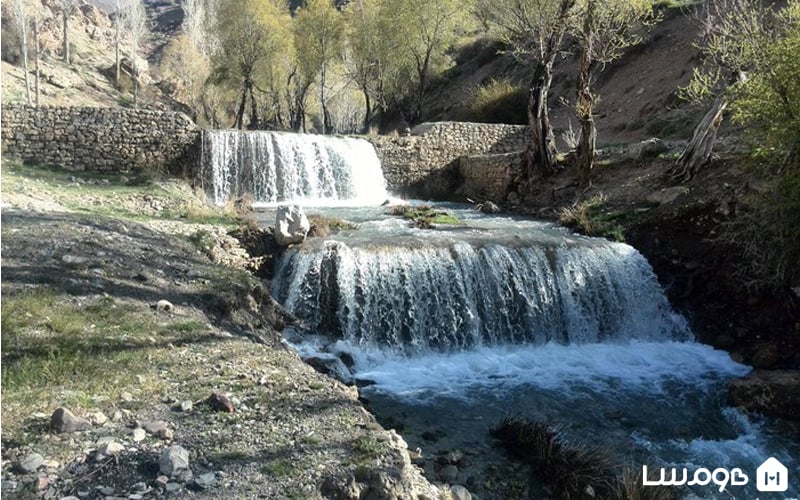 چشمه و آبشار تیز آب