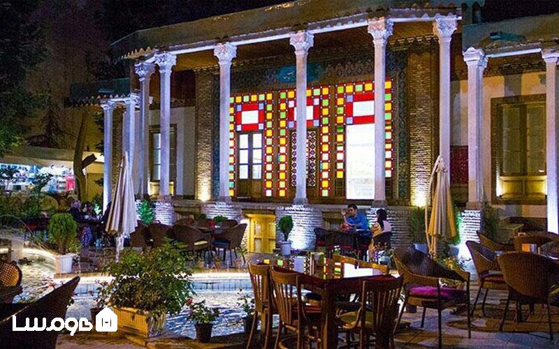 حیاط کافه گالری یکی از بهترین حیاط‌ها در بین کافه های تهران