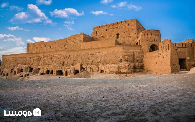 نام ارگ حکومتی در میان کویرها و جاهای دیدنی یزد