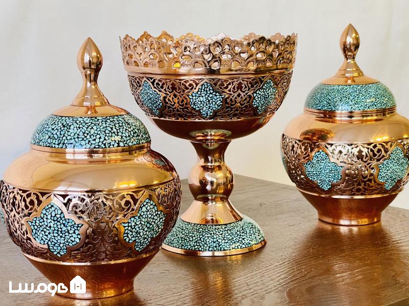 خرید گرانترین سوغاتی اصفهان مانند ظروف فیروزه‌کوبی