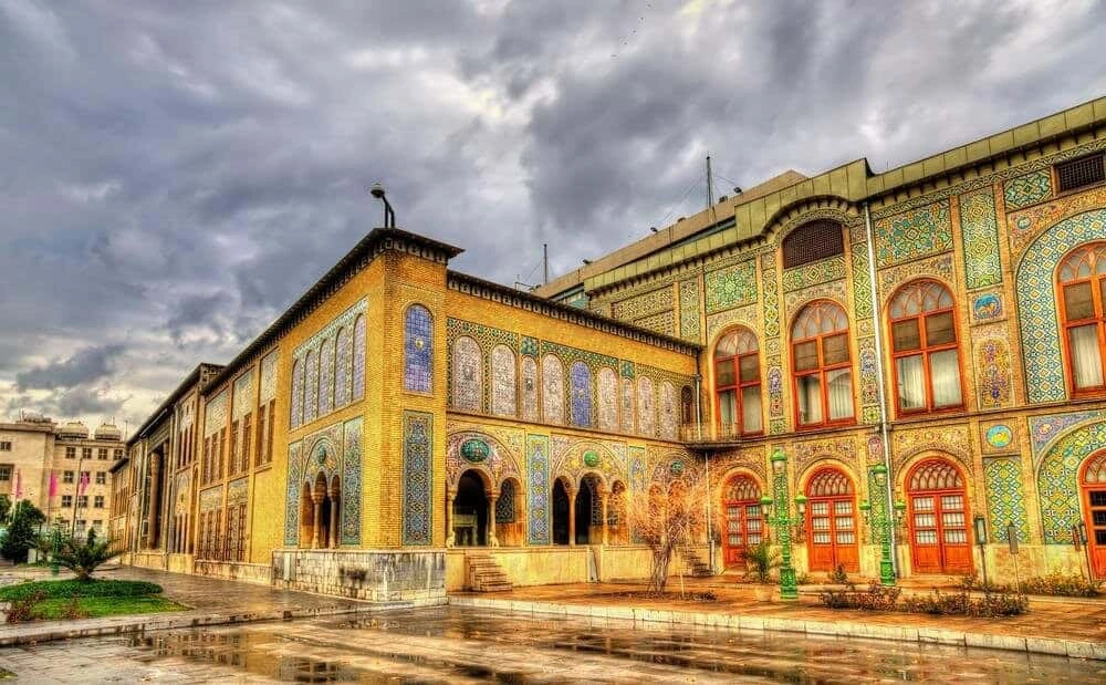 حیاط و مجموعه تخت مرمر در کاخ گلستان تهران