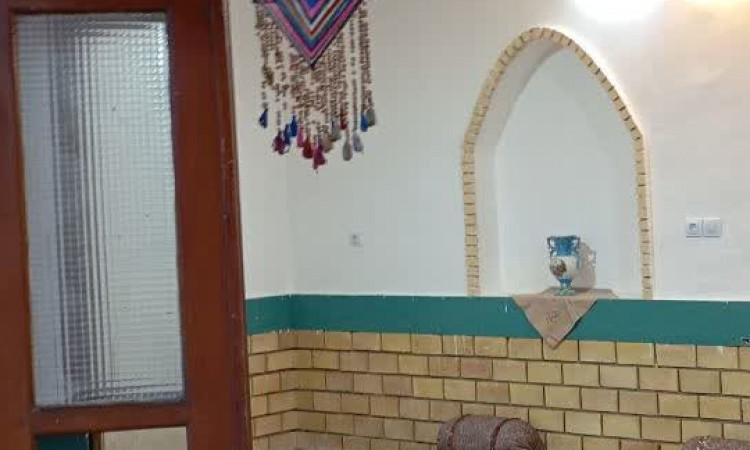اقامتگاه بوم گردی کاوه آهنگر (اتاق شاه نشین)