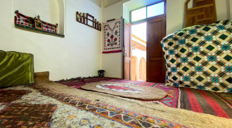 رزرو بومگردی عمارت سنگسری واحد فانوس