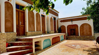 رزرو بومگردی عمارت سنگسری واحد مهتابی