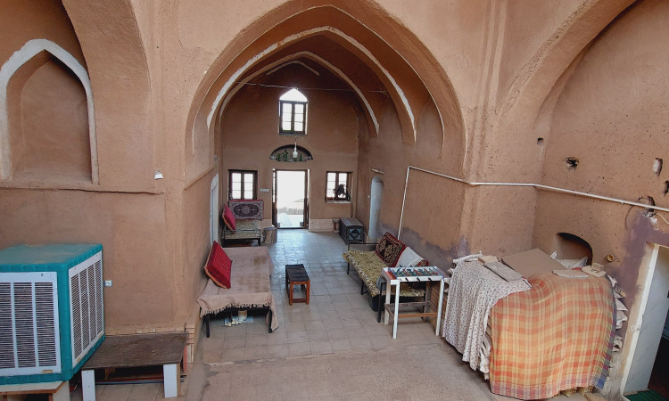 بومگردی شمس العماره _ اتاق سی طاقچه