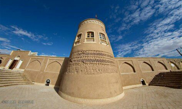 بوم‌گردی خانه باغ شاکر (عمارت)