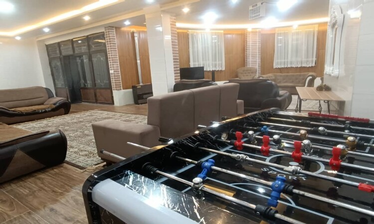 حديقة للإيجار، مسبح خارجي، ابسرد زندرود
