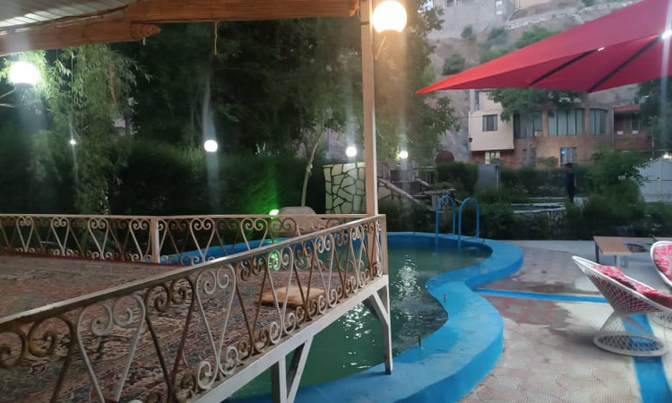 اجاره باغ ویلا استخر روباز آبسرد زنده رود