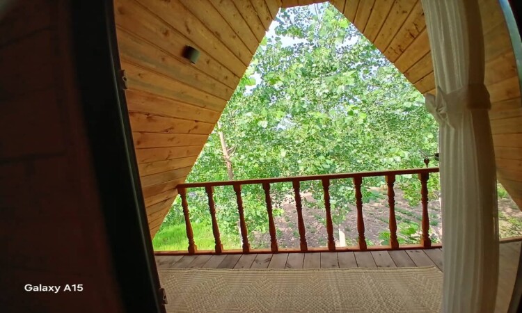 استئجار كوخ سويسري مزدوج في بهارانانج