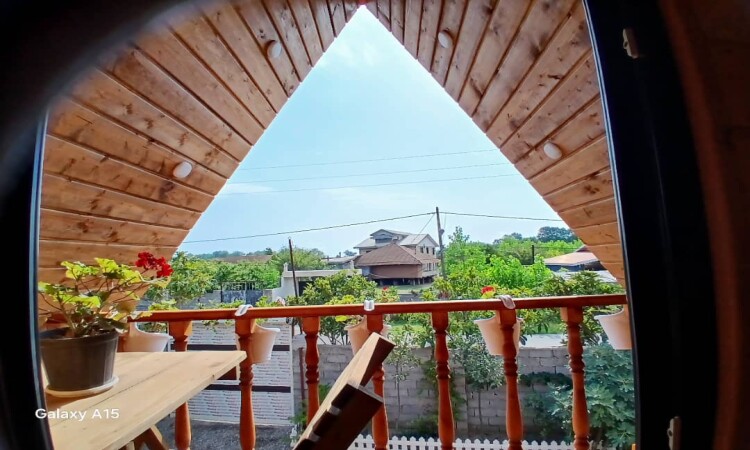 استئجار كوخ سويسري مزدوج في بهارانانج