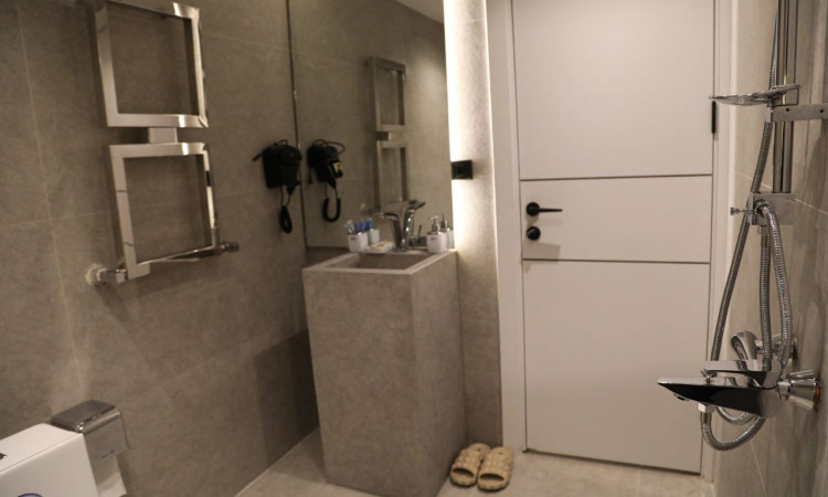 رزرو هتل شیندان اتاق 402 دبل با تخت کودک