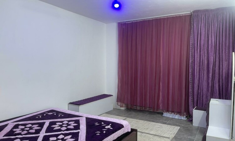 فيلا بغرفتي نوم مع حديقة مع مسبح للإيجار في زازران