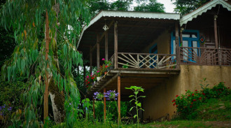 غرفة نوم مزدوجة في غابة باران