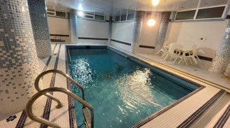 فيلا دوبلكس للإيجار مع مسبح داخلي ومنتجع صحي في مدينة باسارجاد