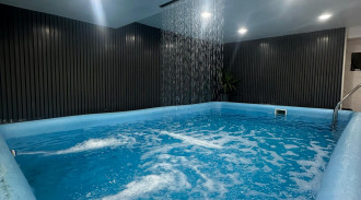 اجاره کلبه جنگلی تربیلکس ترمک با استخر سرپوشیده آب گرم