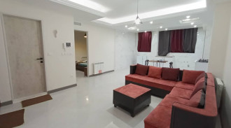 90 مترًا من الأنيقة المصنوعة حديثًا مع شهران وقوف السيارات 2