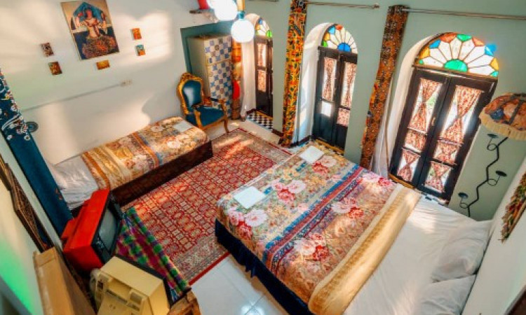 اقامتگاه سنتی ترنجستان(اتاق سه تخته سه دری)
