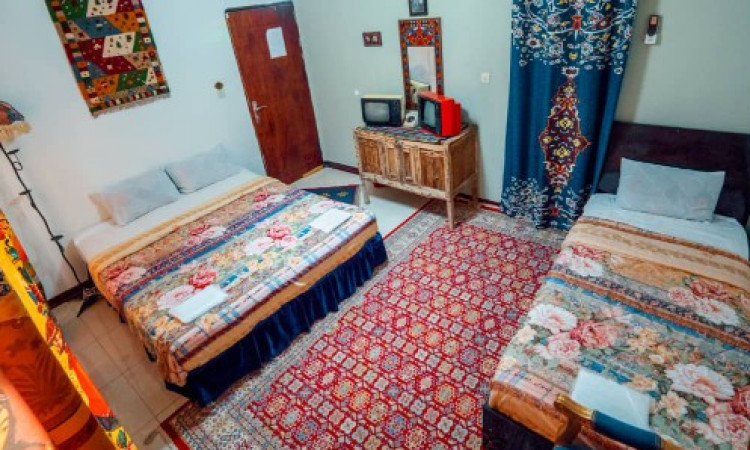 اقامتگاه سنتی ترنجستان(اتاق سه تخته سه دری)