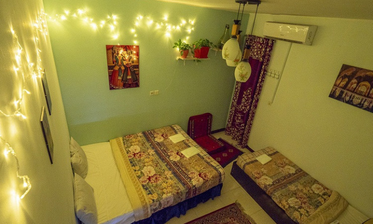 اقامتگاه سنتی ترنجستان (اتاق سه تخته آرامش)