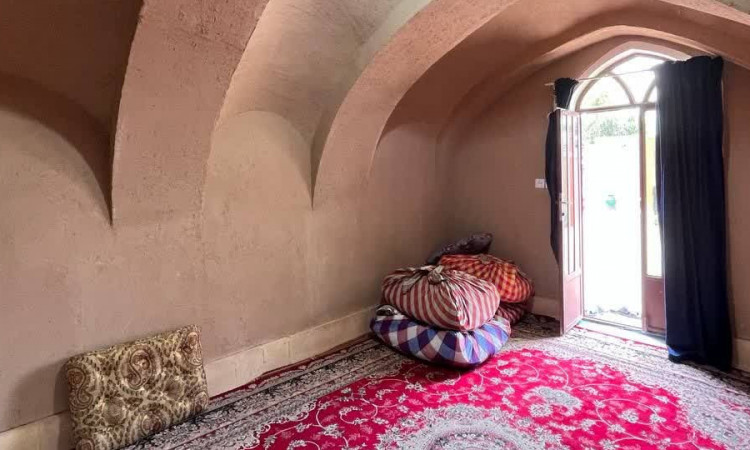 رزرو بوم گردی استاد حسین اردکانی - اتاق روح الله
