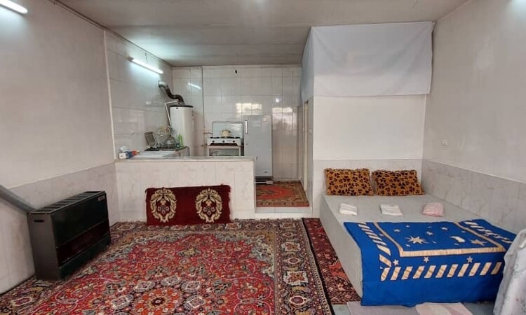 منزل دربست نزدیک مقبره خیام، عطار و کمال الملک