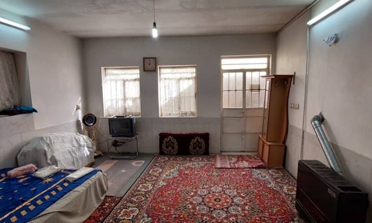 منزل دربست نزدیک مقبره خیام، عطار و کمال الملک