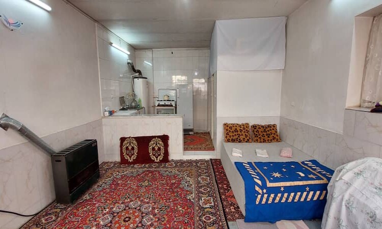 منزل دربست نزدیک مقبره خیام، عطار و کمال الملک