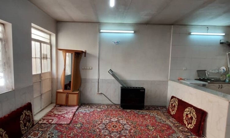 منزل دربست نزدیک مقبره خیام، عطار و کمال الملک