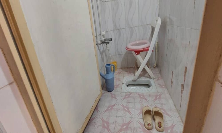 الصفحة الرئيسية بالقرب من قبر خايام ، عطار وكامال آلك