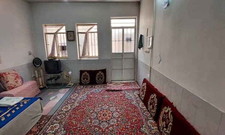 الصفحة الرئيسية بالقرب من قبر خايام ، عطار وكامال آلك