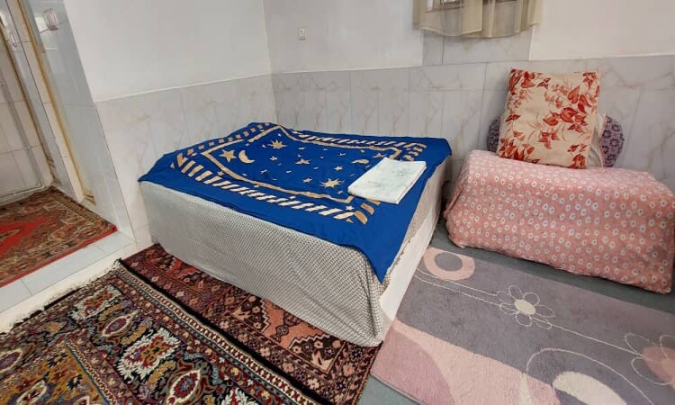 الصفحة الرئيسية بالقرب من قبر خايام ، عطار وكامال آلك