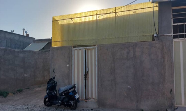 الصفحة الرئيسية بالقرب من قبر خايام ، عطار وكامال آلك