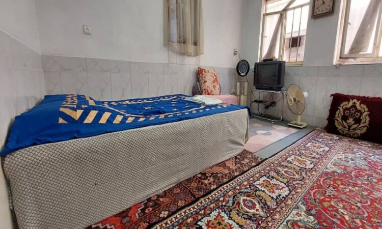 منزل دربست نزدیک مقبره خیام، عطار و کمال الملک