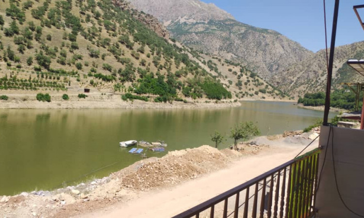 واحد ساحلی کنار دریاچه روستای گردش گری سلین