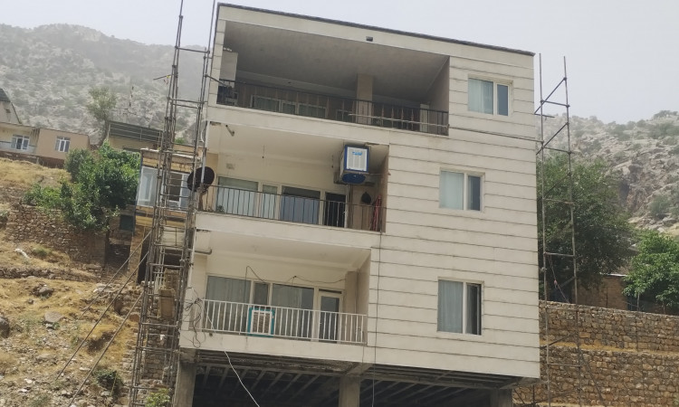 واحد ساحلی کنار دریاچه روستای گردش گری سلین