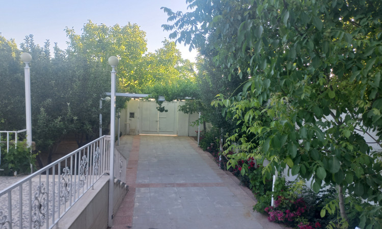 اجاره ویلا باغ دوبلکس استخر دار (lili Garden)