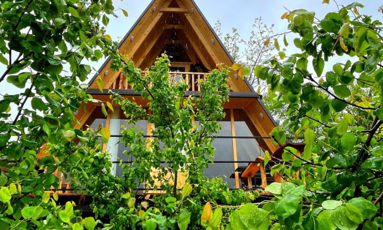 اجاره کلبه سوئیسی تینار