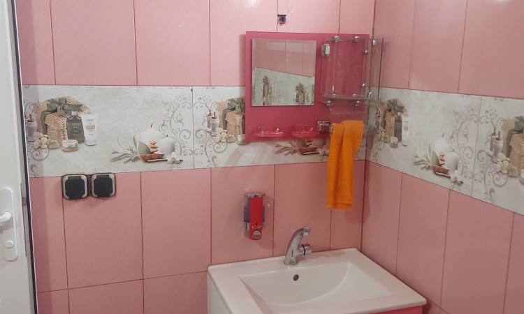 اجاره آپارتمان تک خوابه روبه دریاچه زریوار مریوان
