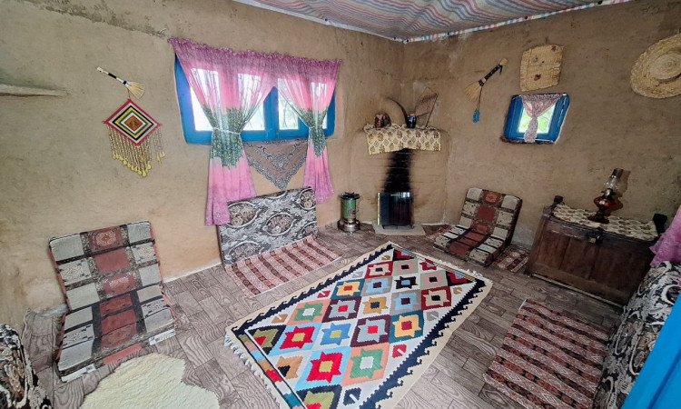 رزرو بوم گردی گل یخ واحد کاهگلی
