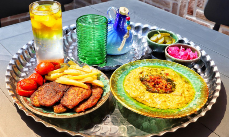 رزرو اقامتگاه خانه سنتی یار (اتاق سه تخته فرهاد)