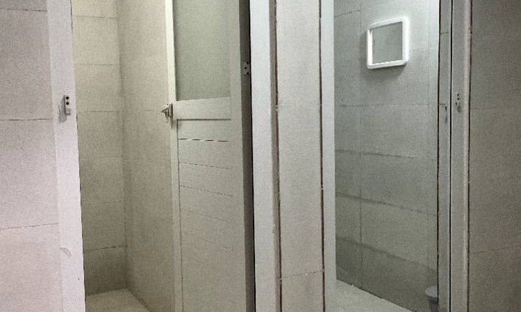 حجز ألواح ضيوف الصنوبر الثلاثة (302)