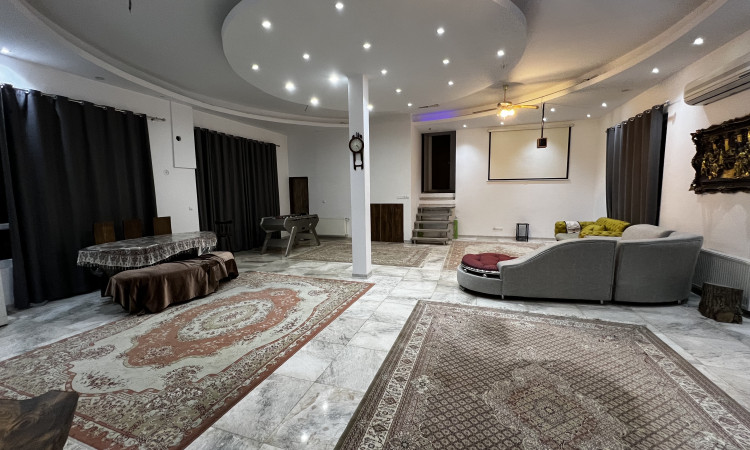 حديقة شاهريار الهادئة