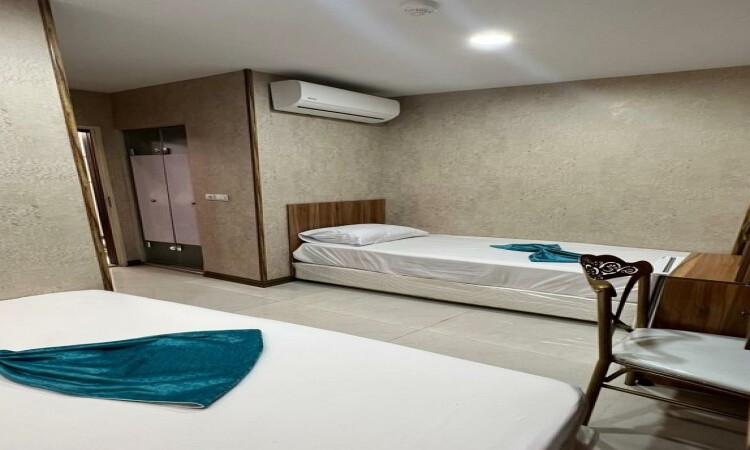 Rose Hotel Reservation للغرفة الثلاثة الأولى