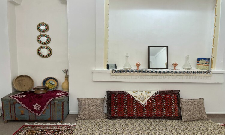 رزرو بوم گردی شب نشین کویر اتاق نن جون