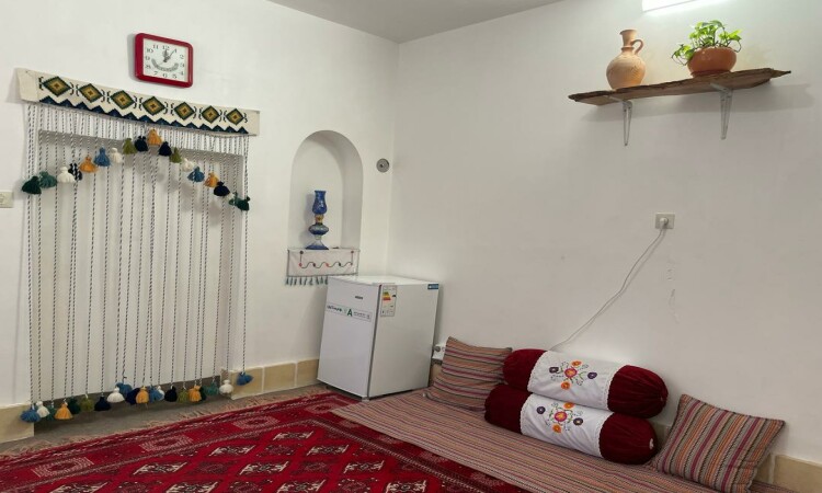 رزرو بوم گردی شب نشین کویر اتاق نگارستان