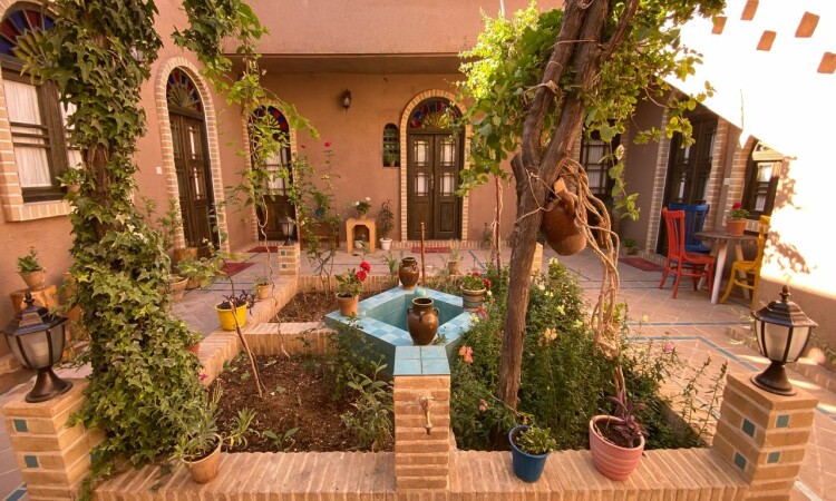 رزرو بوم گردی شب نشین کویر اتاق نگارستان