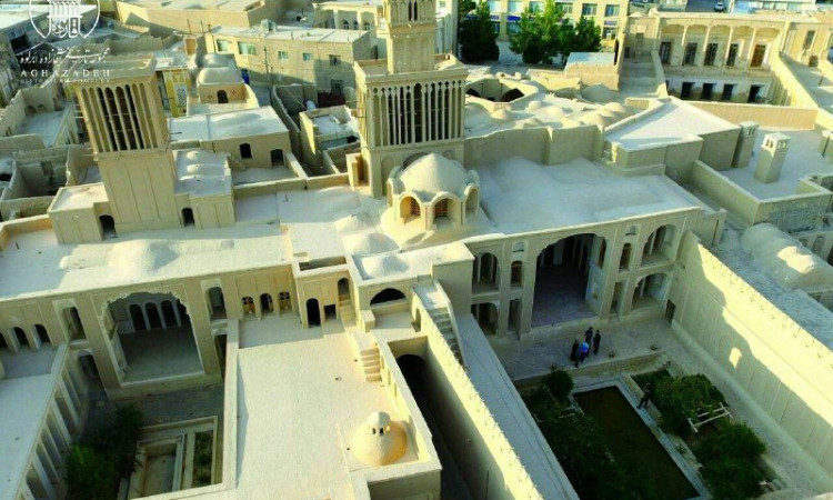 اقامتگاه سنتی آقازاده-صحرا